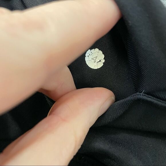 Lululemon Stash It Crop Animal Swirl Embossed Black - Picture 4 of 12